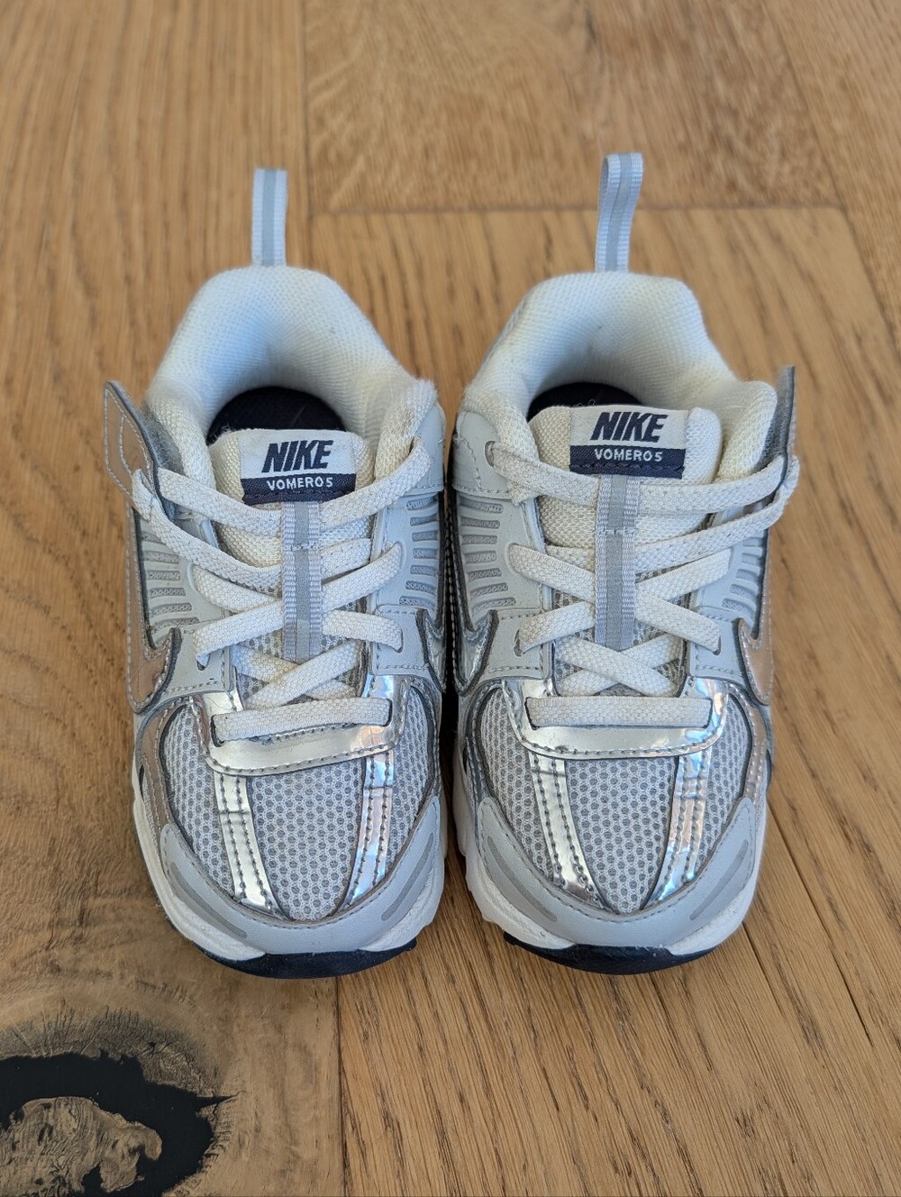 Nike Toddler Size 9 Silver and White Vomero 5 Sneakers